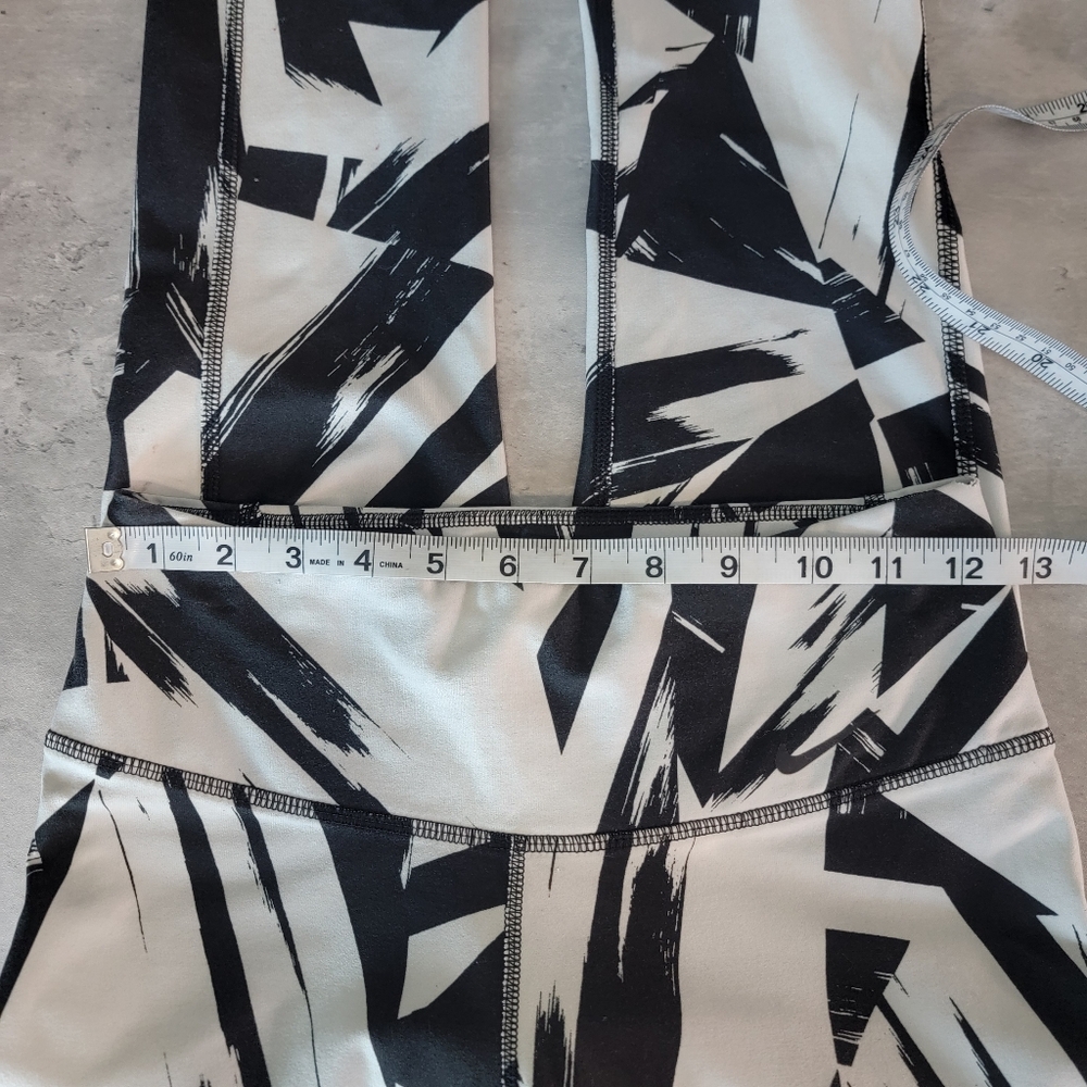 Nike Womens XS Dri-Fit One Legend Black Gray Geomet Print Compression Leggings - Picture 11 of 11
